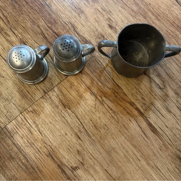 Web Salt & Pepper Shakers 2” H And A Child’s Cup Or Sugar Dish Marked Genuin - Picture 2 of 12